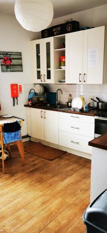 1 bedroom in a flat share to rent - Photo 4