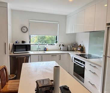 Charming 2-Bedroom Unit with Ensuite in Blockhouse - Photo 3