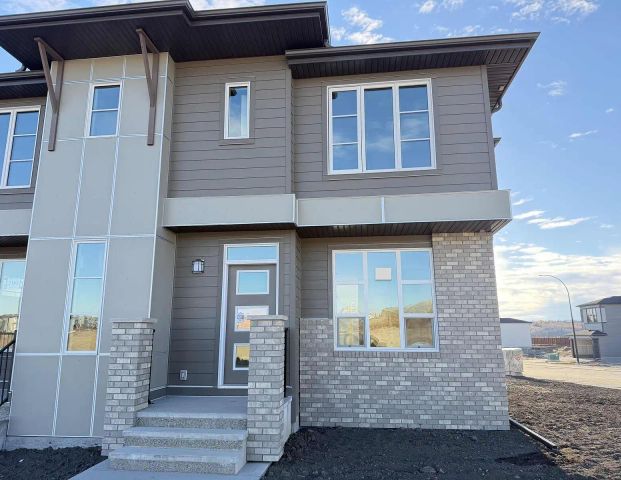 Brand new corner lot duplex with high end upgrades — 3 Bedrooms Duplex - Photo 1