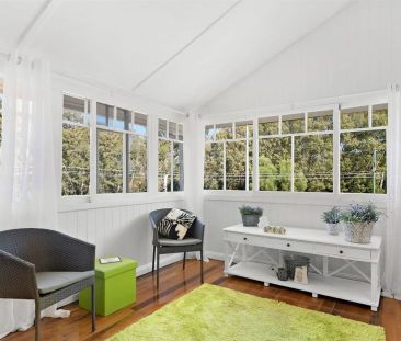 Stunning traditional Queenslander, walk to beach - Photo 4