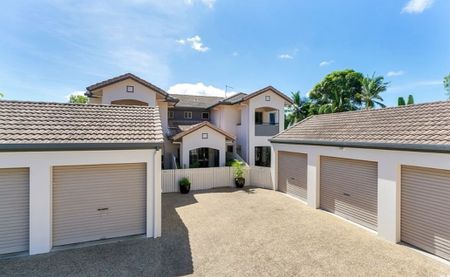 SPACIOUS TOWNHOUSE IN SOUGHT AFTER LOCATION! - Photo 4