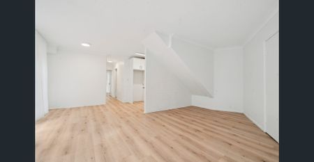 Modern Lower Duplex 150m from Newport Beach! - Photo 3