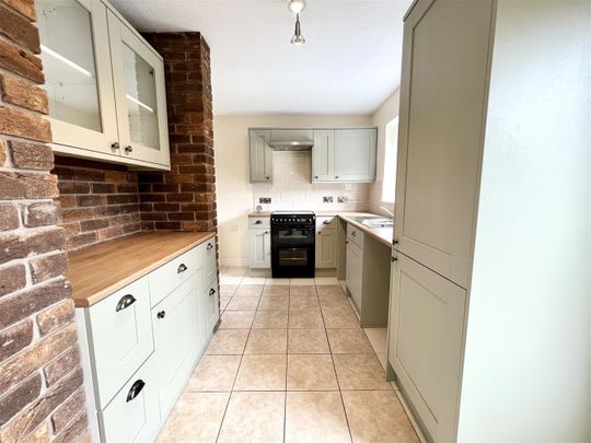 Lark Rise, Uttoxeter, Staffordshire ST14 8SZ - Photo 1