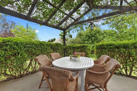 Charming Home with Private Garden Retreat - Photo 4