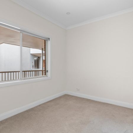 Light, Bright & Spacious - Photo 4