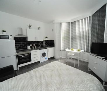 United Kingdom, 23-25 The Crescent, TS5 6SG, Middlesbrough - Photo 6