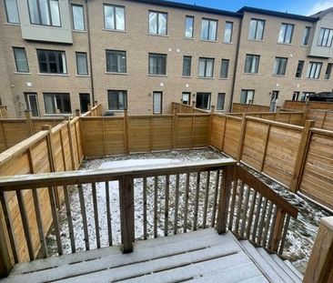 For Lease - 34 Vantage Loop, Newmarket, Ontario - Photo 3