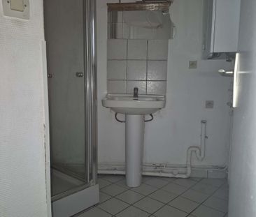 Location Appartement 2 pièces 46m² MAUBEUGE 59600 - Photo 2