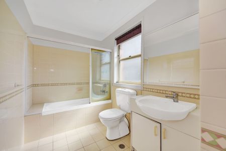 Three Bedroom Townhouse $870 per week! - Photo 3