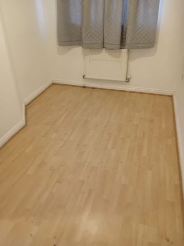 2 Bed Semi-Detached House, Cascade Drive, M7 - Photo 3