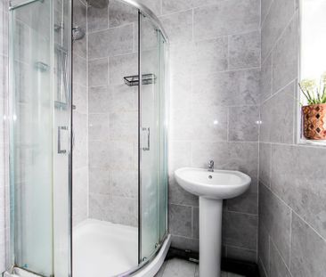 The Village Street, Burley, Leeds - Photo 6