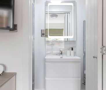 Burnell Avenue Room 5 - Photo 1