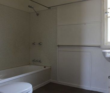 CHARMING 3-BEDROOM PROPERTY - Photo 4