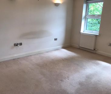 2 Bed Flat, Birdhurst Rise, CR2 - Photo 2