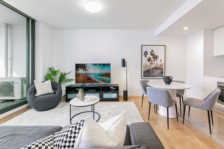 Modern One Bed Apartment with Spacious Balcony & Secure Parking - Photo 3