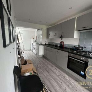 Brabazon Road, TW5 - Photo 3