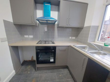 4 bedroom terraced house to rent - Photo 4