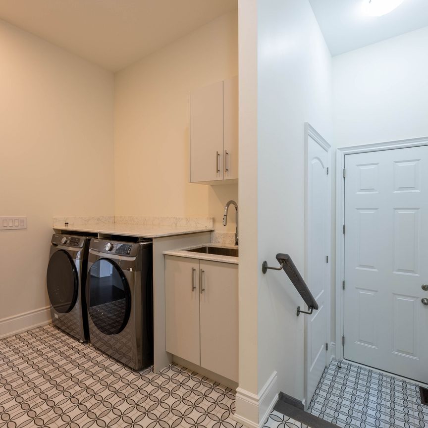 For Lease - 92 APPLEYARD Avenue, Vaughan, Ontario - Photo 1