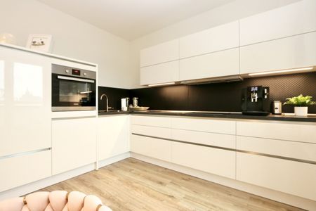 Möblierte Mietwhg. für 1 Jahr an der Warnow! 3-Raum Whg., ca. 84m² Wfl., Balkon & evtl. TG. Stellpl. - Photo 5