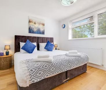 4 bedroom House in Oaktree Way, Sandhurst - Photo 5