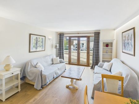 1 Lesley Mews - Photo 2