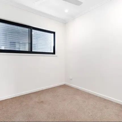 This stunning 3-bedroom, 2-bathroom townhouse in a boutique complex is now available for lease. - Photo 2