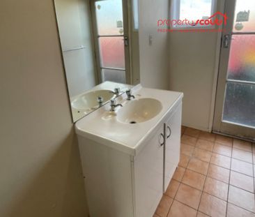 Lovely 2 bedroom unit - Photo 5