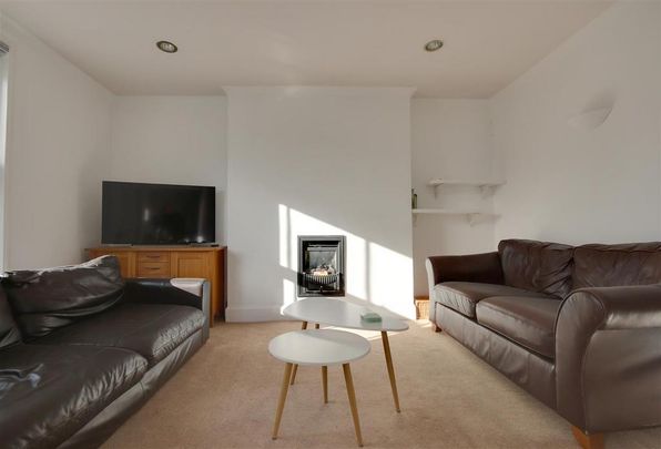 3 bedroom flat to rent - Photo 1