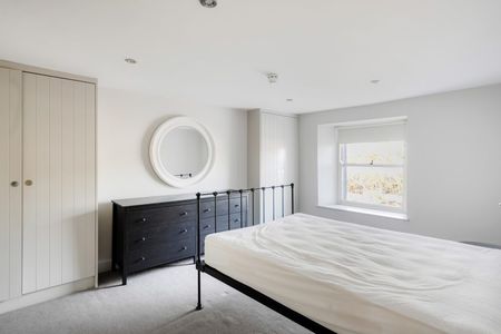 2 Bed Flat - Photo 4