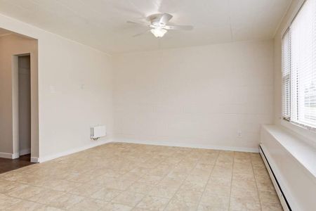 1 Bedroom - Photo 2