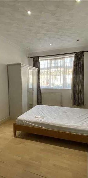 Kenton Road, Kenton, HA3 - Photo 1