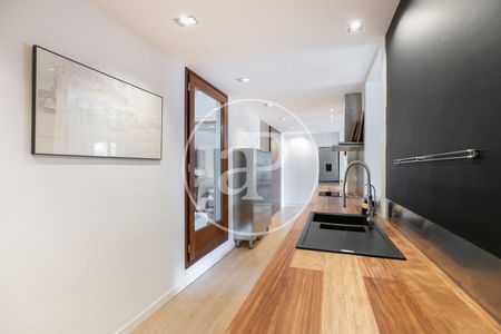 Loft for Rent in Front of the Born Market - Photo 4