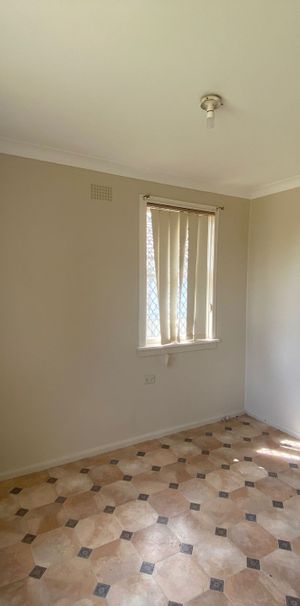 Century 21 Central West - 02 6862 1265 - Photo 1