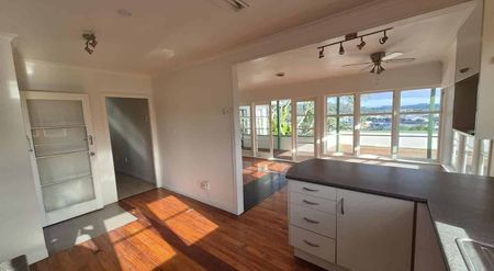 3 bed home - Photo 3