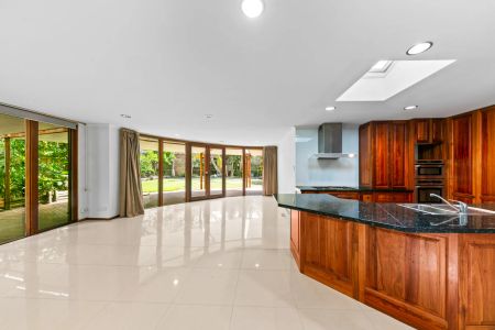 Elegant Edwardian Living with Modern Flair - Photo 5