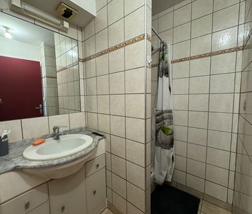 A LOUER - Sainte-Clotilde - Studio nu avec vue mer et une place de ... - Photo 4