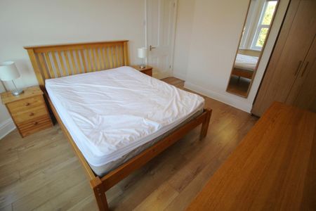 4 bedroom detached house to rent - Photo 2