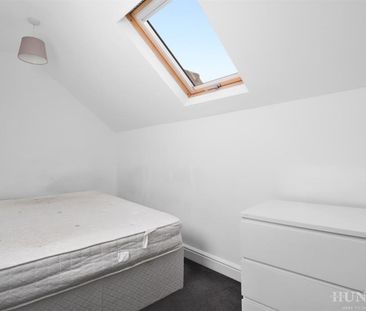 2 bedroom Flat To Let - Photo 3