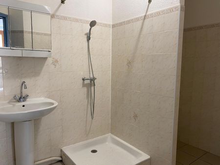 Location Appartement 3 pièces 83m² VILLENEUVE DE BERG 07170 - Photo 3