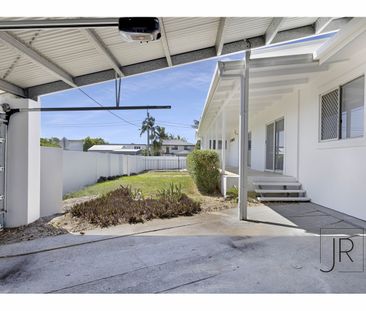 12 Poinciana Boulevard, Broadbeach Waters QLD 4218 - House For Rent... - Photo 3