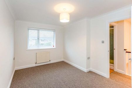 3 bedroom terraced house to rent - Photo 3