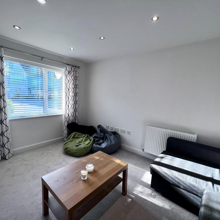 5 bedroom mews to rent - Photo 1