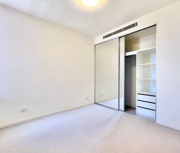 Spacious Two bedroom One bathroom One carpark space! - Photo 5