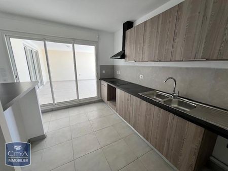 Location Appartement 4 pièces 115m² STE CLOTILDE 97490 - Photo 2