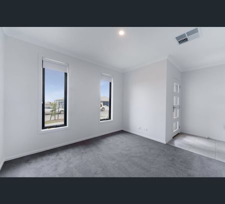 18 Lumberjack Drive, Fraser Rise, Vic 3336 - Photo 4