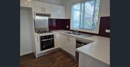 PRIVATE 2 BEDROOM UNIT IN THE HEART OF GUILDFORD - Photo 4