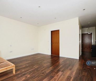 Studio to rent - Photo 6