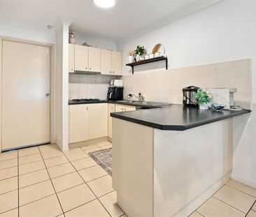 Spacious Three Bedroom Single Level Home - Photo 6