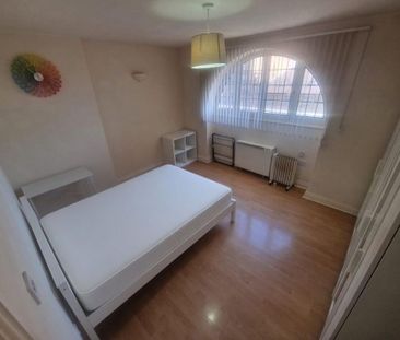 2 bedroom apartment to rent - Photo 6