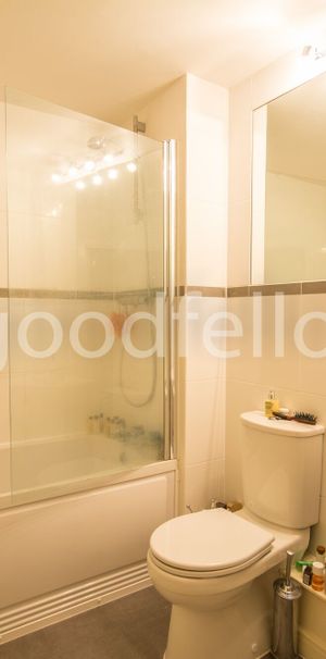 Schoolgate Drive, Morden, SM4 - Photo 1